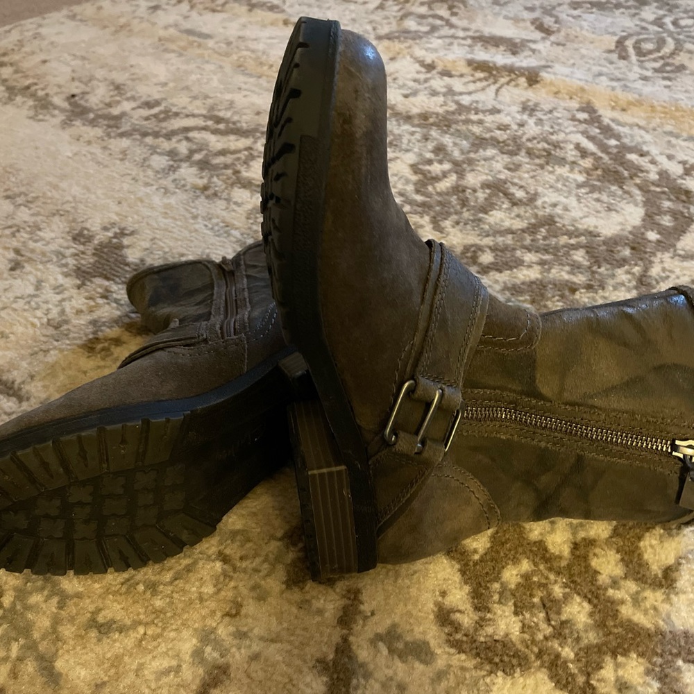 Women’s dark brown Clark’s boots.